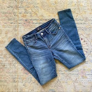 NWOT A&F • Mid Rise Super Skinny Jeans • 2R / 26R